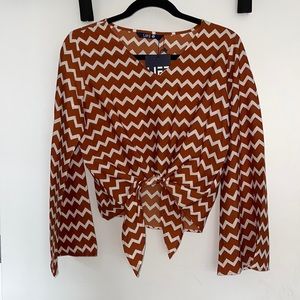 Long bell sleeve V neck, size Large